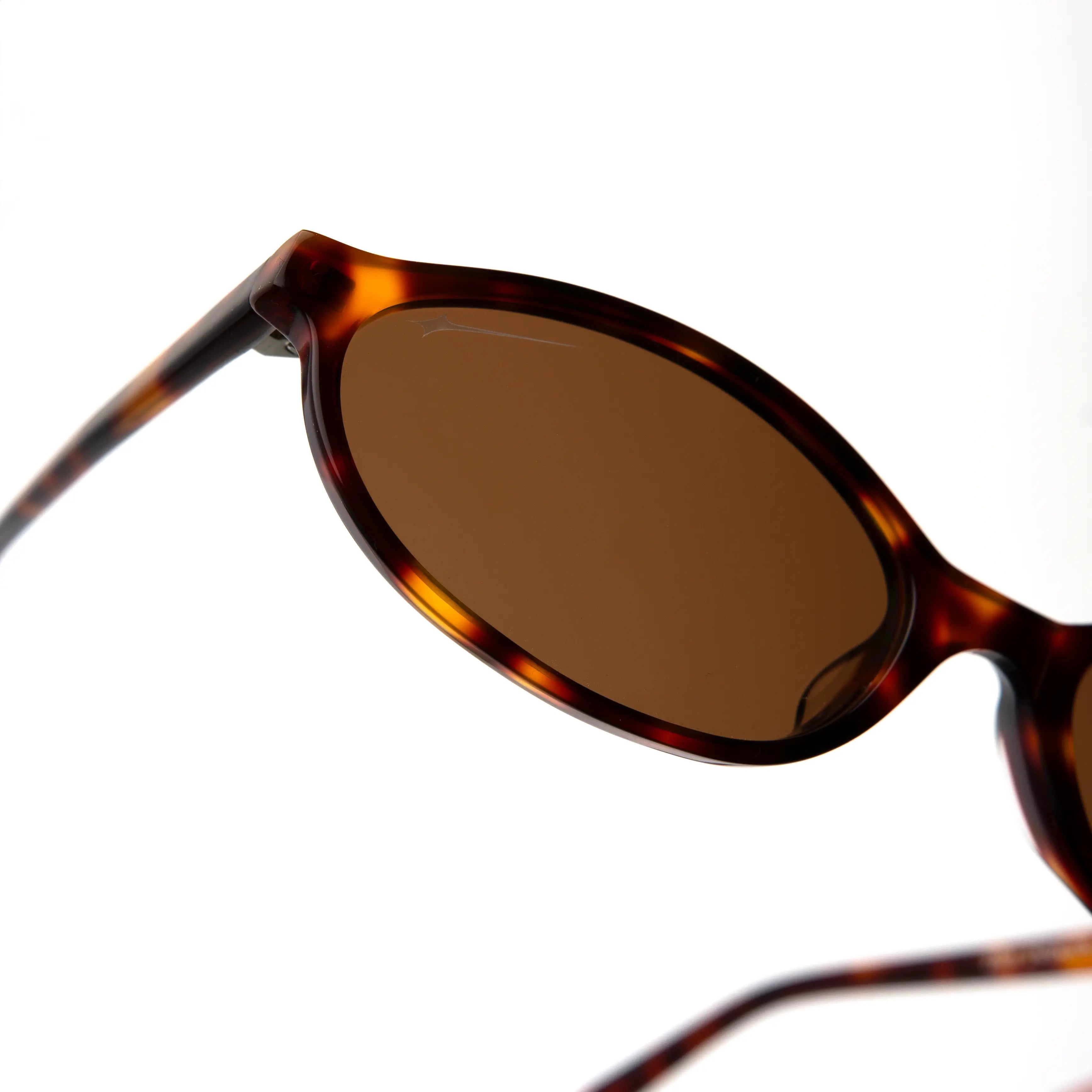 Óculos de Sol Luna – Oval Feminino Minimalista de Verão | Aurora